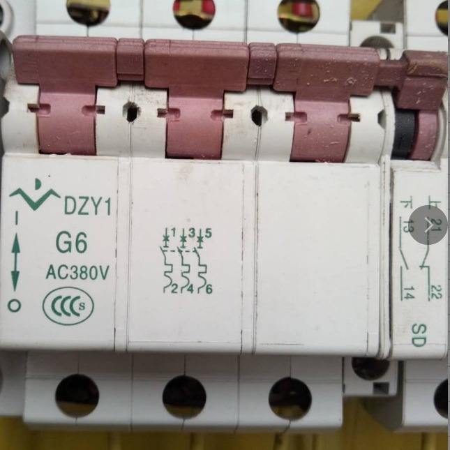 原装 DZY1 3P G6A AC380V+ SD  沈阳东牧断路器
