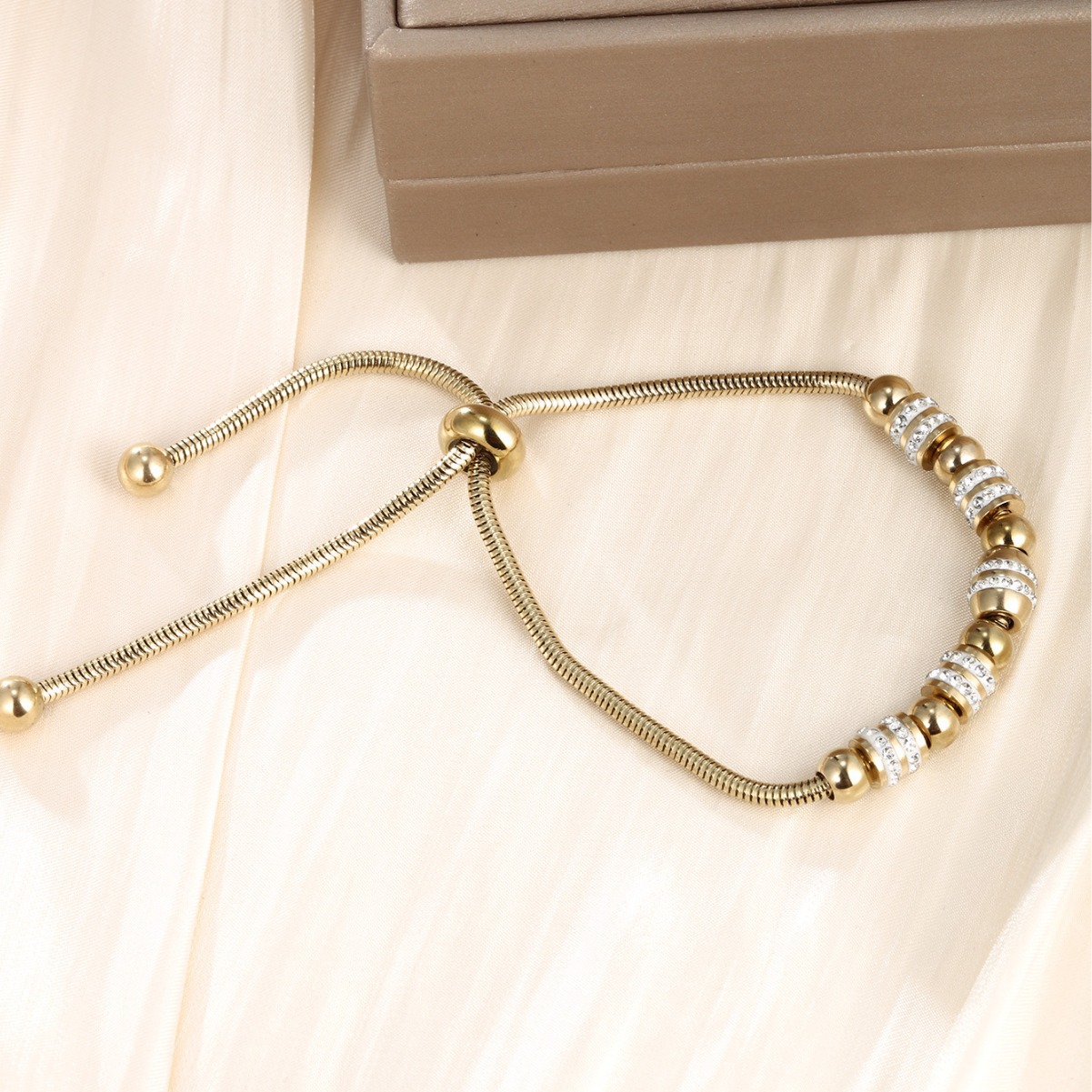 Joyería Xuping joyería de moda europea y americana amor cruces diamantes tejidos cuentas imitación de gemas pulseras de acero inoxidable mujeres