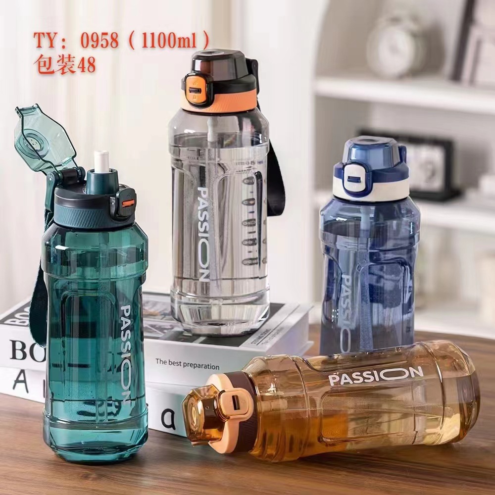 Tianyi0958 gran capacidad 1100ml cubierta de resbalaje sitio de construcción hervidor de agua al aire libre tazas de plástico hervidor de agua de cuerda al por mayor