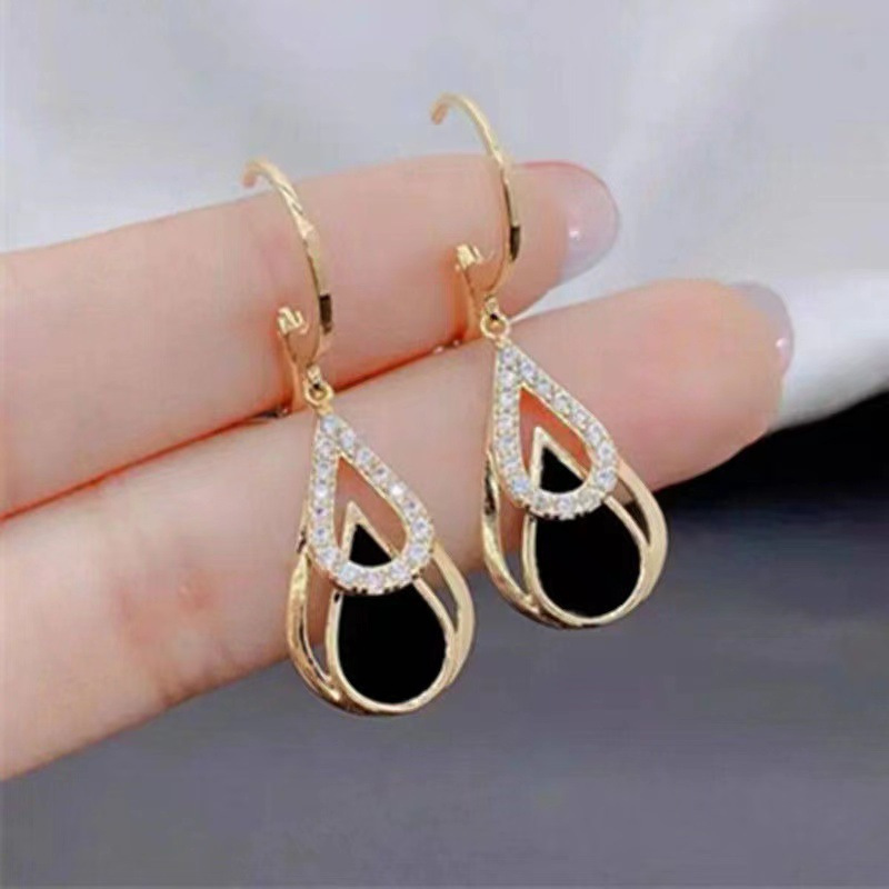 Fashionable black geometric small design elegant earrings…