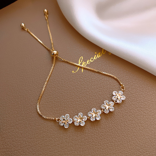 New petal bracelet female Internet celebrity bracelet versatile five small flowers five-pointed star pull-out adjustable bracelet wholesale