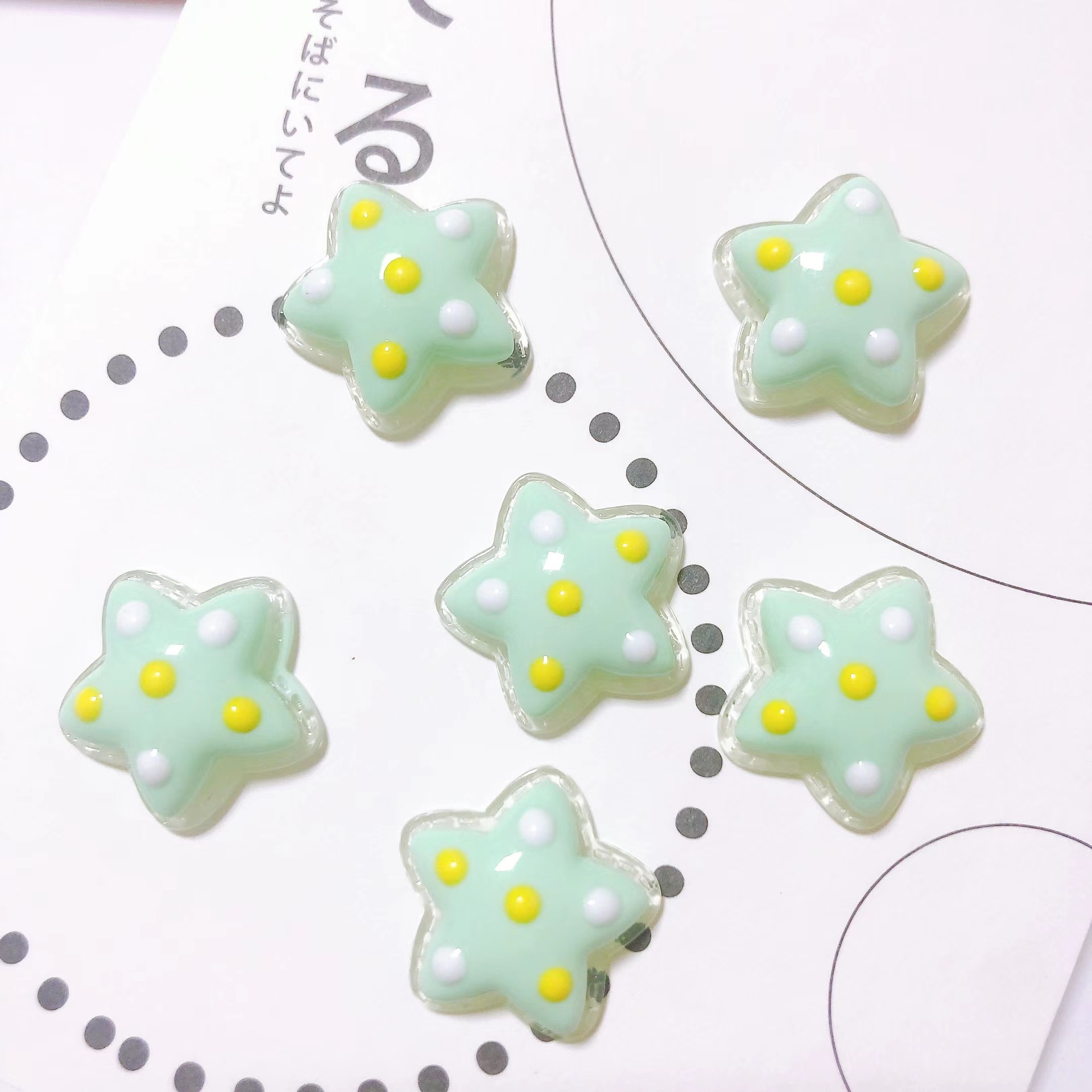 Nueva doble capa DIY punto color estrella de cinco puntas accesorios de resina hechos a mano crema pegamento teléfono caso horquilla botón material