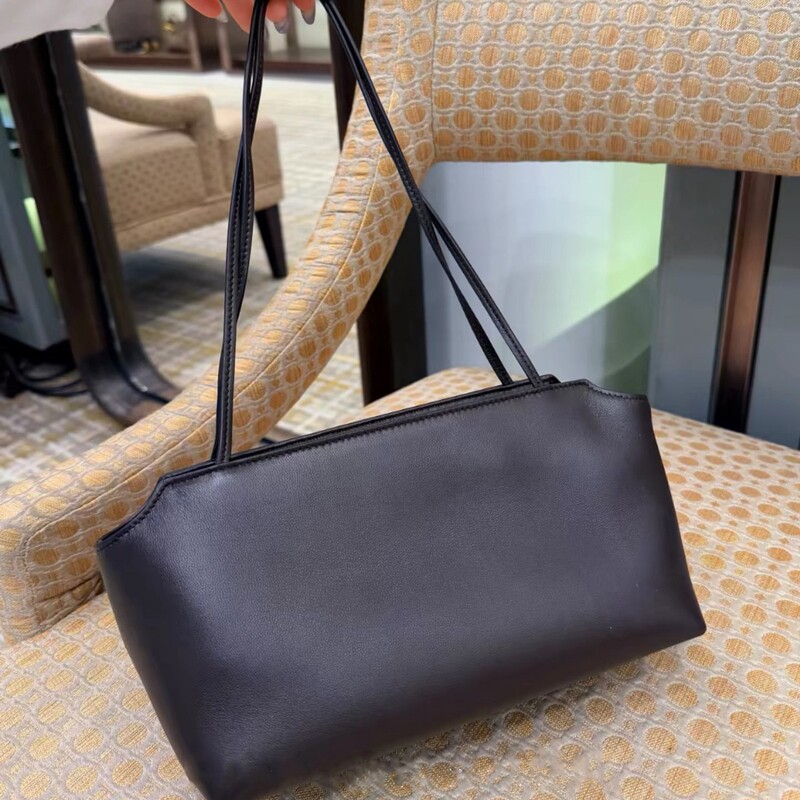 Baitiya Original High-End Soft Leather Tote Bag for Women, Black Commuter Shoulder Handbag, Light Luxury and High-End Feel 6070