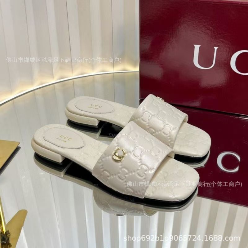 G2026 nuevo fondo plano estampado una palabra zapatillas frías letras antideslizantes casuales zapatillas de playa clásicas zapatillas de mujer