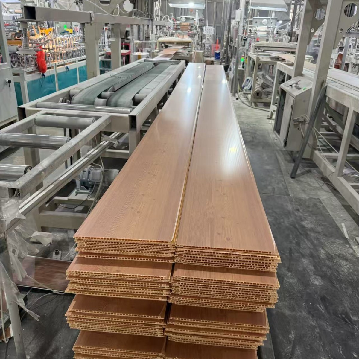 Placa de transferencia de techo de PVC, placa de fijación transfronteriza de techo de plástico de PVC, instalación fácil y venta caliente de pared sudamericana.