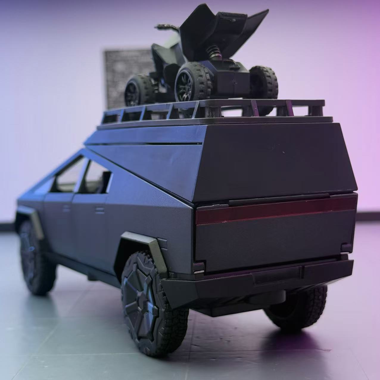 Coche a modelo de coche 1:32 Tesla pickup camping aleación coche con pequeño modelo de motocicleta decoración coche de juguete