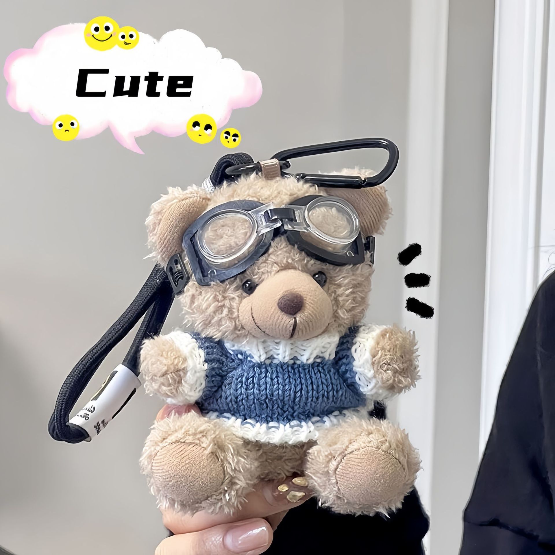 Insパイロットは熊のぬいぐるみのキーホルダーを着て、パンダの少女の心のバッグを掛けて飾ります。