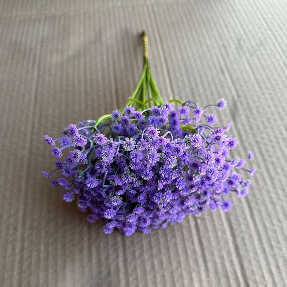 안개꽃 풀이 푸른 보라색