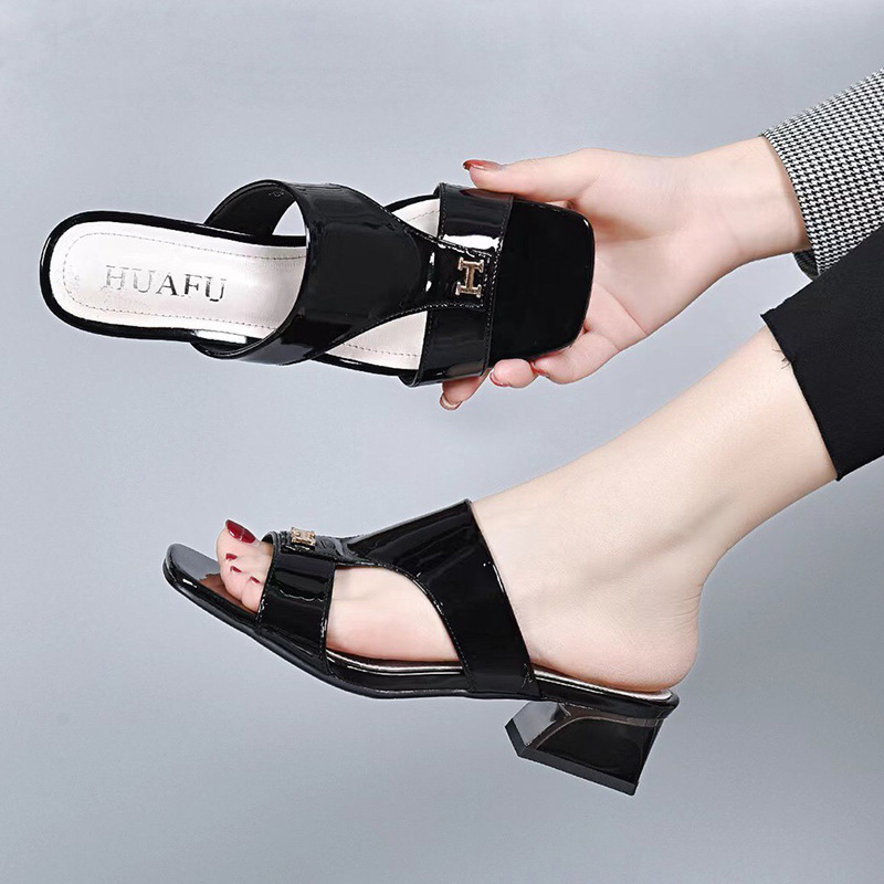 Dép sandal nữ da thật gót vuông quai chữ V phong cách tiên nữ — Màu đen