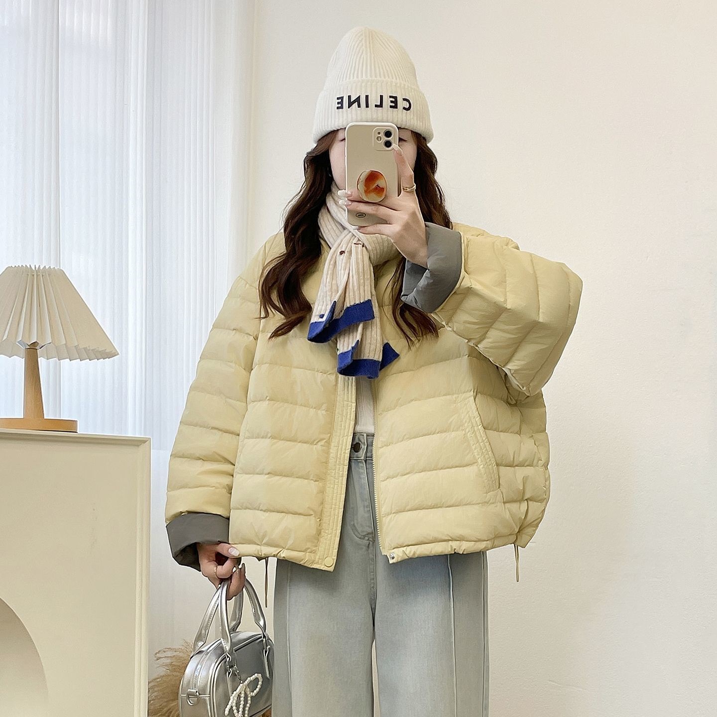2025 New Autumn and Winter Korean Style Loose Short Round Neck down Jacket for Women, Lightweight White Duck down Jacket for Small People
