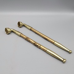 卸売りは古いコレクションの合金の黄銅のパイプの形の美しいタバコの銃のたばこの器の金属の工芸品の新商品をまねます。