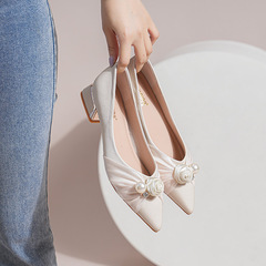 666-19粗跟單鞋女尖頭中跟2024春秋國風新款法式少女珍珠大碼女鞋