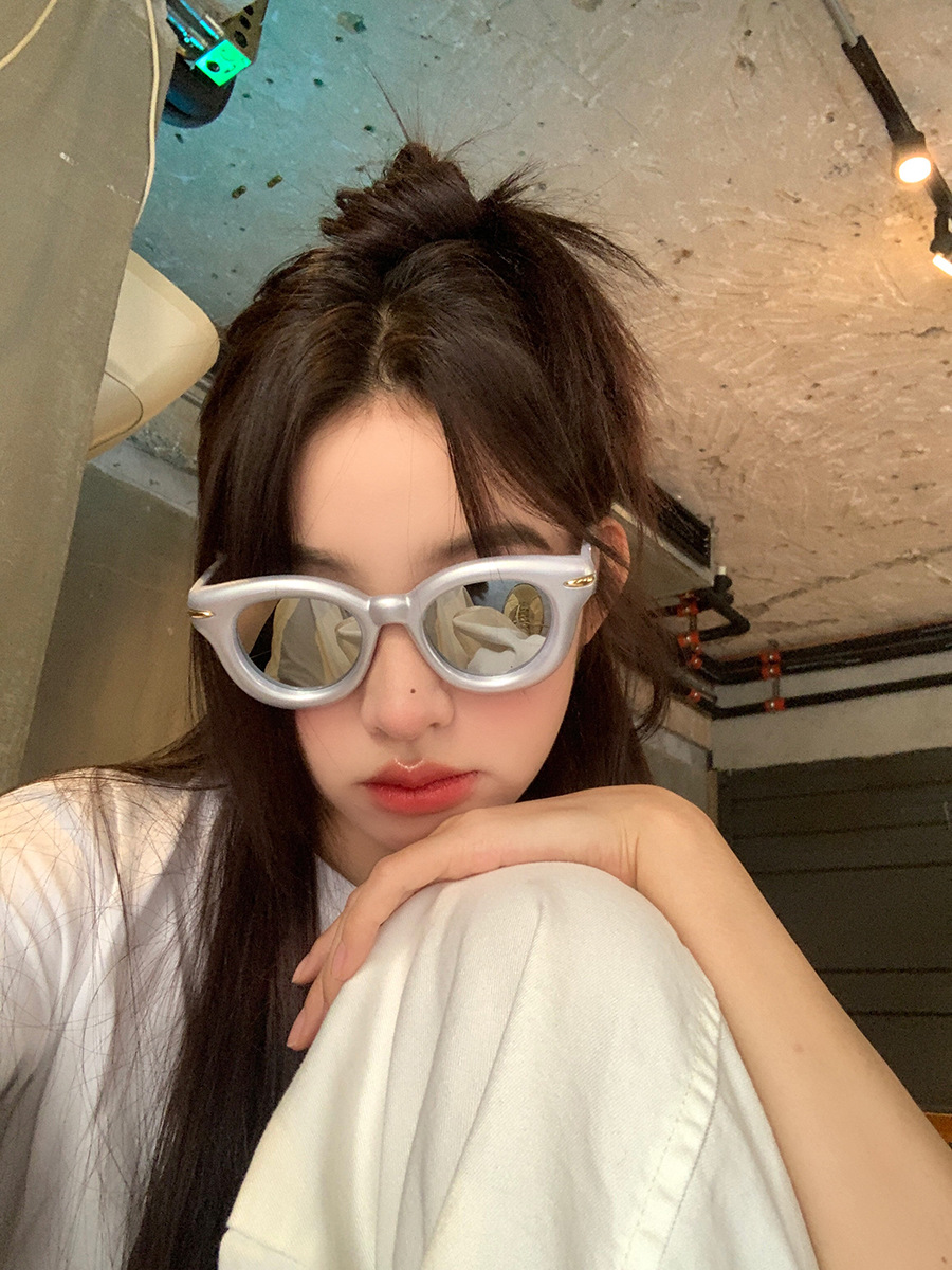 60g Weight Full Frame Glasses Structure Sunglasses Classification PC, UV400 Protection Lens Material Square Glasses Style Outdoor, Travel Occasion Solid Color Pattern All Seasons Season Unisex Gender Streetwear Style Streetwear Solid Color PC UV400 Protection Square Full Frame Women's Sunglasses 1