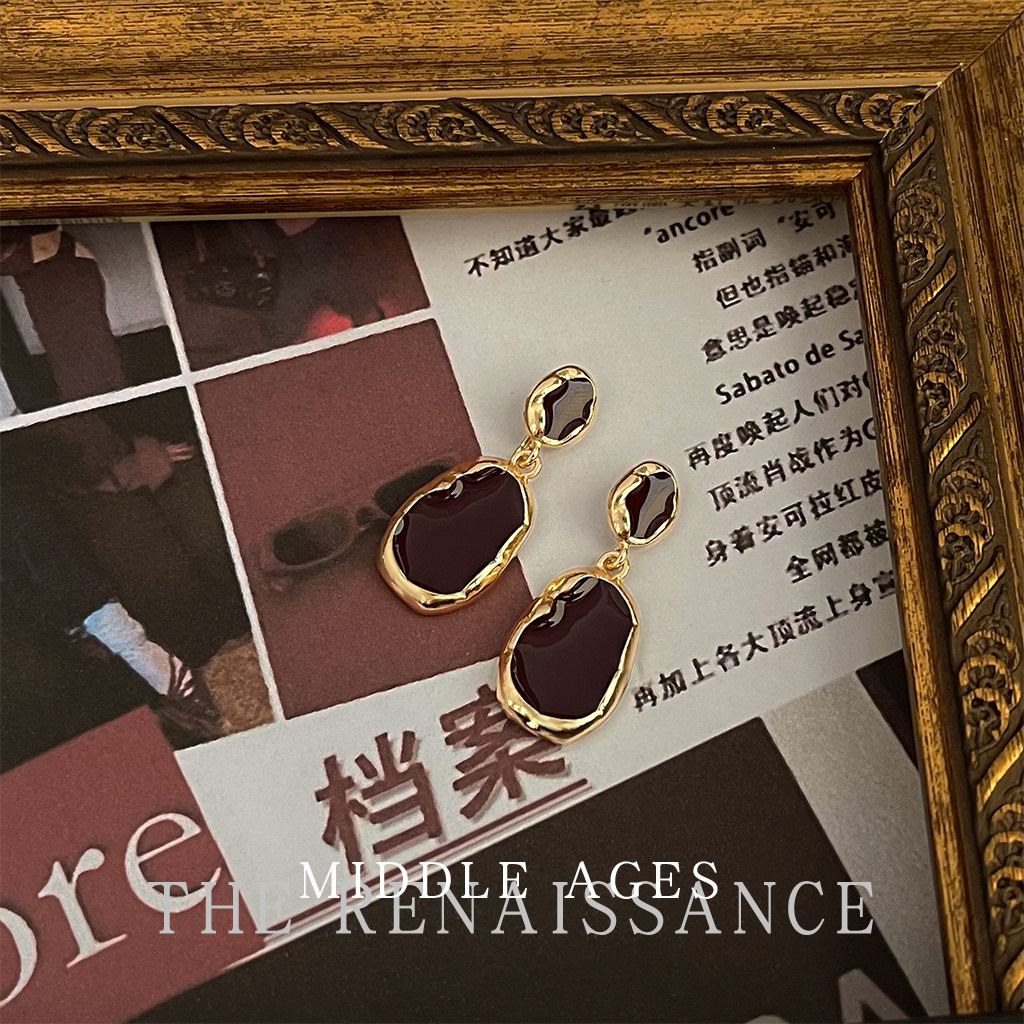 Vintage shaped grooves Pullable red earrings with oil drops, vintage French style