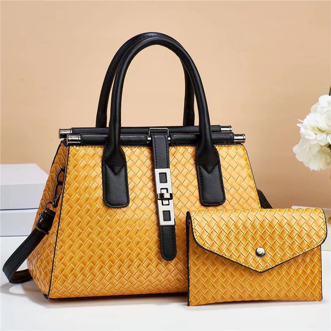 Women's Medium Pu Leather Solid Color Vintage Style Classic Style Square Zipper Tote Bag display picture 2