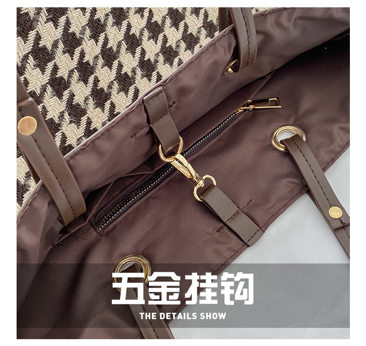 Fashion Large-capacity 2021 New Fashion Niche Shoulder Bag Autumn And Winter Commuter Bag display picture 18