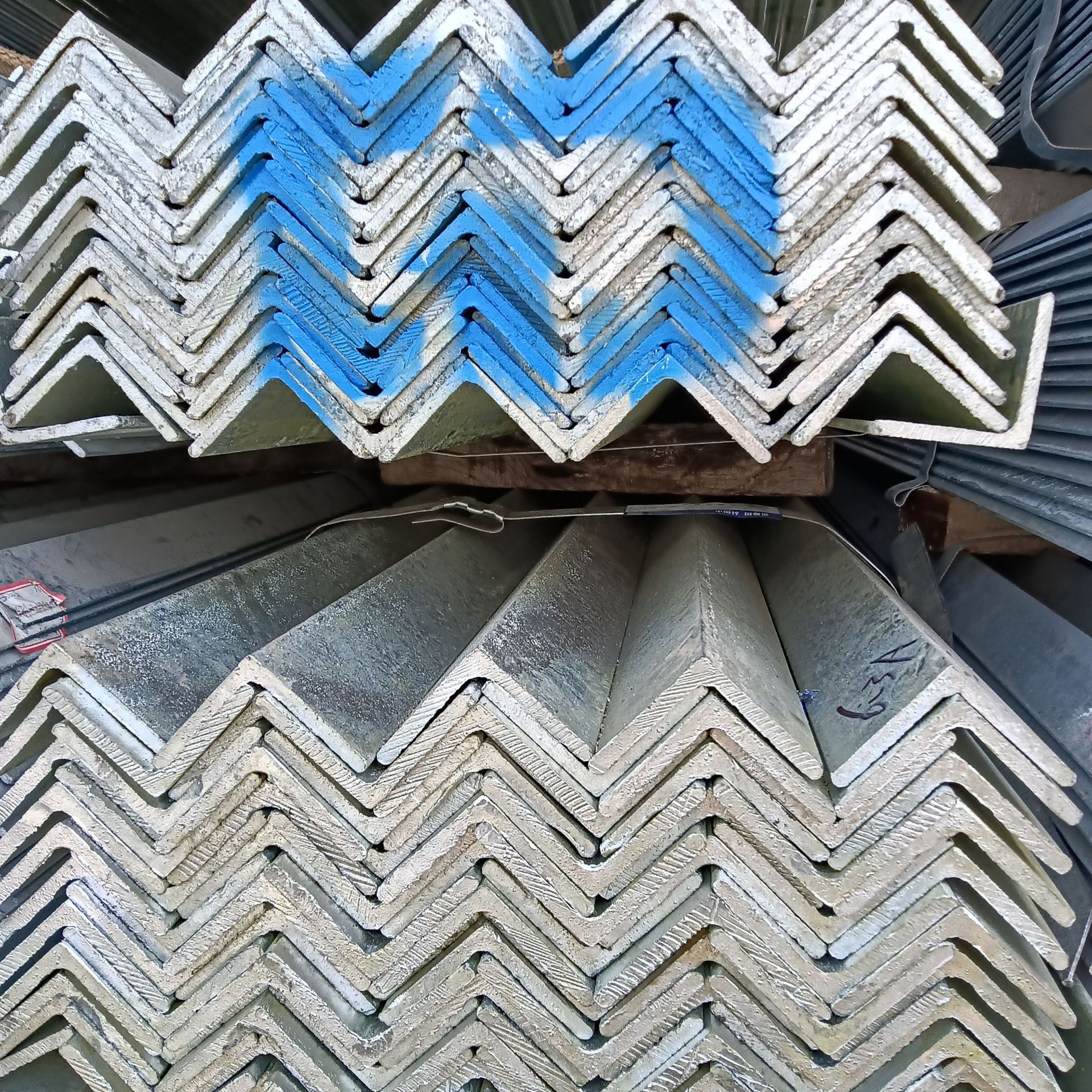 无锡角钢Q235B等边角铁30*30*340*40*450*50*560*6镀锌镀锌现货