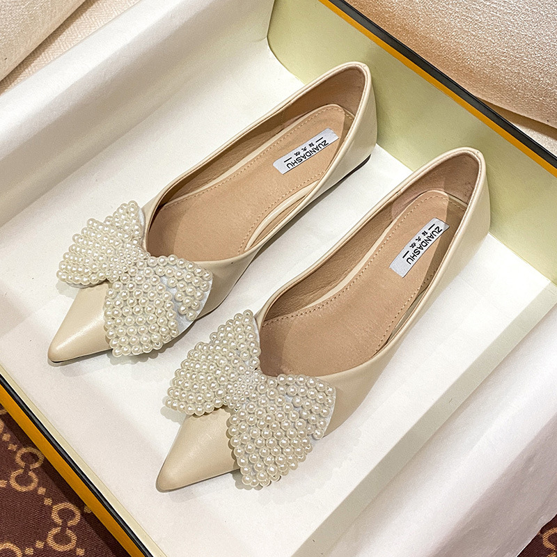 2025新款单鞋小香风珍珠蝴蝶结低跟尖头浅口平底时尚瓢鞋大码女鞋