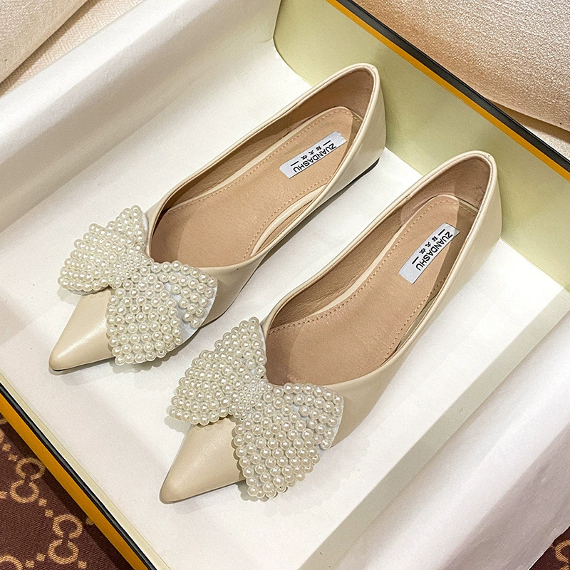 Новые женские туфли 2025 года в стиле Chanel с жемчужным бантом, на низком каблуке, с острым носком, с неглубоким вырезом, модные туфли без каблука, большие размеры.