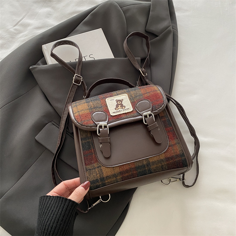 Nueva bolsa de invierno 2024 bolsos de moda de mujer mochila de hombro portátil de gran capacidad retro mochila de hombro