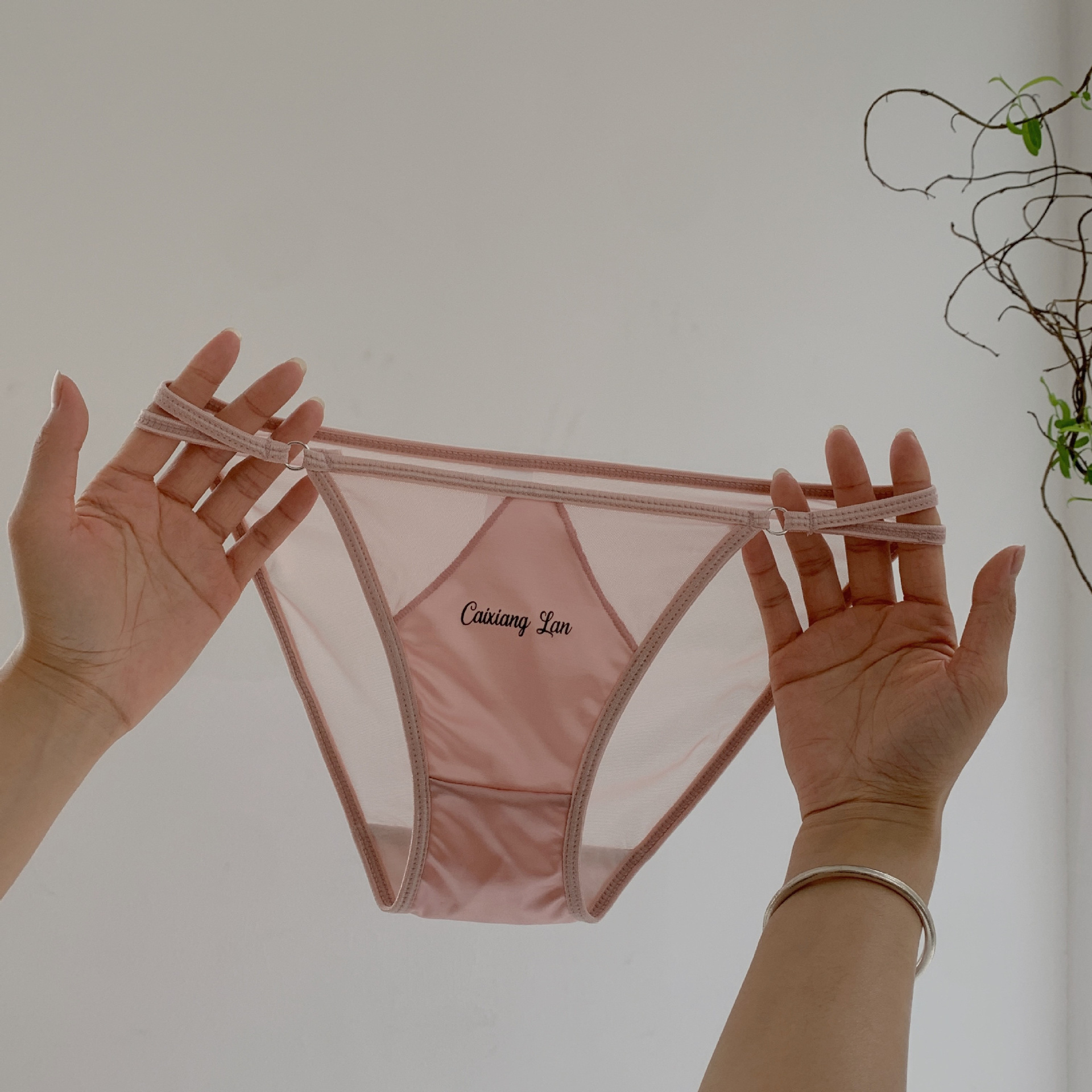 Seductora ~ Niñas verano satén fino ropa interior de las mujeres cintura baja alta hendidura sexy Pure briefs