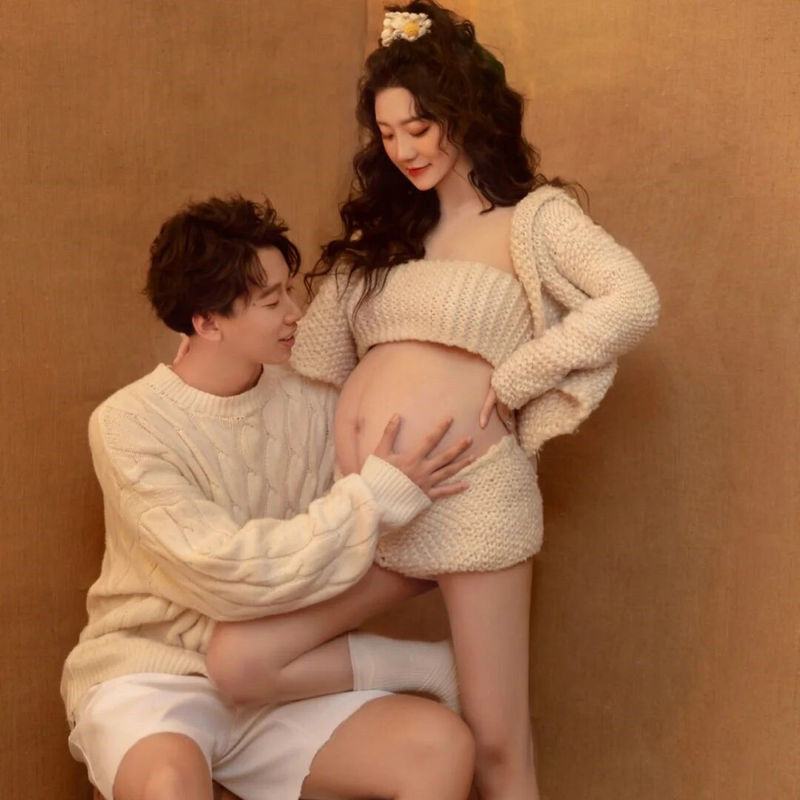 Maternity Photo Clothing Couple New Year Theme Photo Studio Aesthetic Style Autumn and Winter Atmosphere Pregnant Mommy Belly Photo Photography Clothing