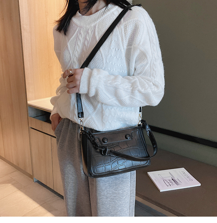 Korean Shoulder Fashion All-match Underarm Bag display picture 15