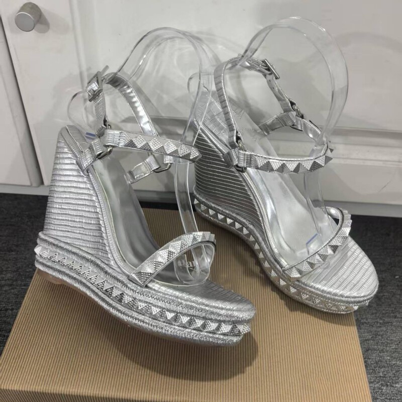 European and American style pyramid studded wedge sandals for women, rose gold open-toe back strap straw thick-soled height-increasing sandals