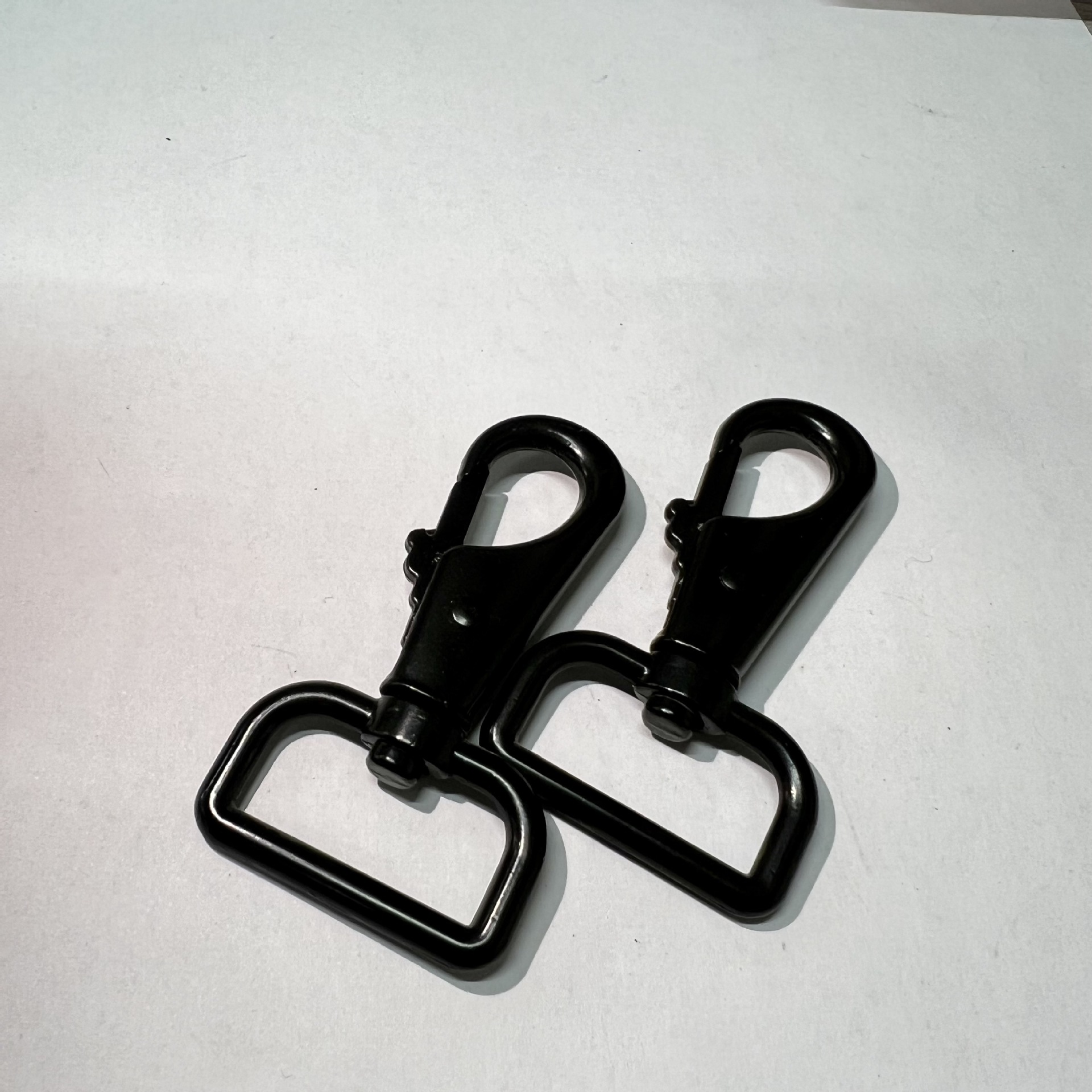 【厂家直销】箱包专用时尚经典电泳黑色锌合金压铸五金挂钩配件