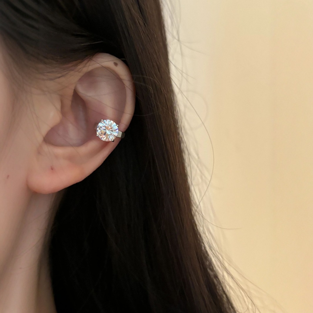 Explosión de zircon brillante orejas para mujeres diarias nicho temperamento sin agujeros de orejas orejas y huesos de alta calidad joyería de lujo ligera