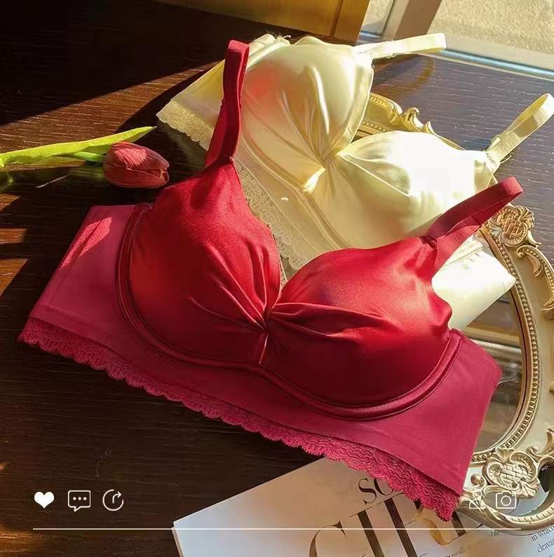 6618 nube satinado brillante estilo de lujo de gama alta de encaje rojo pequeño pecho reunido medio grueso taza sujetador traje