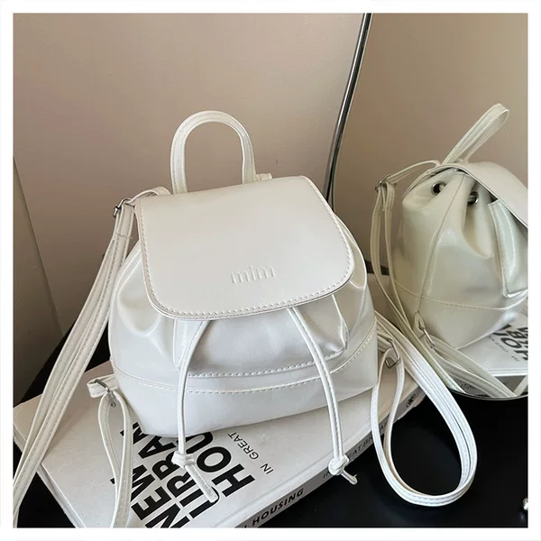 Casual and Versatile Niche Design Women's Backpack 2025 New Popular Casual Small Backpack Fashionable Travel Small School Bag