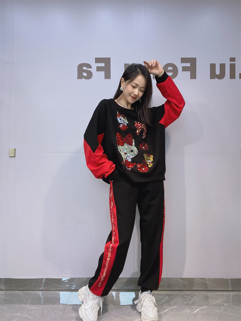 Europa y Estados Unidos de otoño nuevo cuello redondo pantalones de manga larga set de mujeres pantalones largos casuales sueltos ropa deportiva dos piezas set