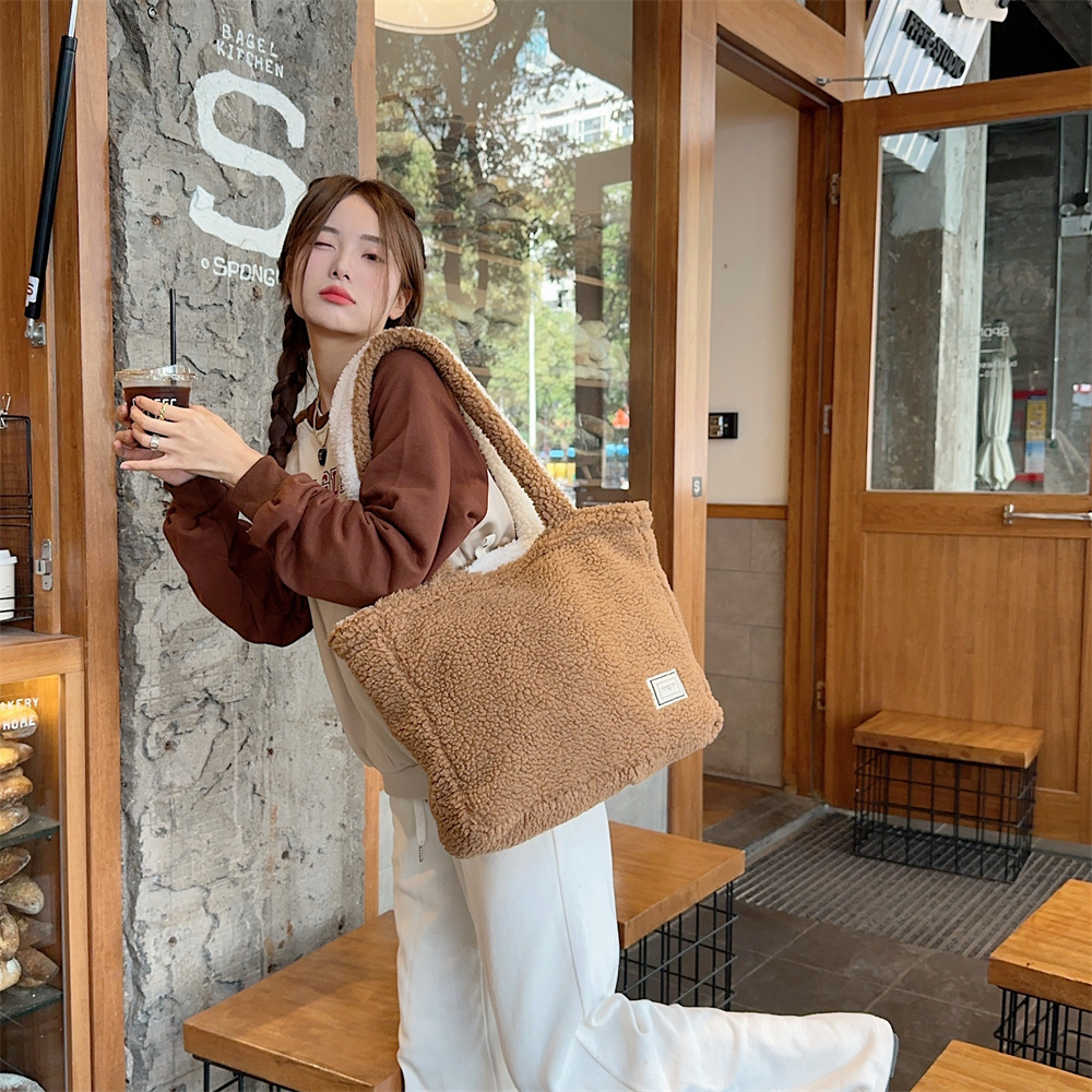 310232 Autumn and Winter Plush Bag for Women 2023 New style, front and back dual-purpose lambskin large capacity tote bag for single shoulder undefined