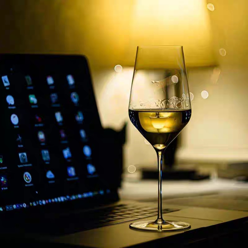 Vaso de vino de cristal hecho a mano, ultra delgado, alto valor de lujo.