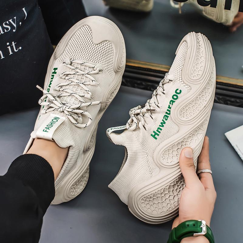 Verano nuevo estilo transpirable antideslizante zapatos de tejido volador calcetines cómodos zapatos deportivos transpirables simples de suela gruesa de corte bajo todo fósforo para hombres