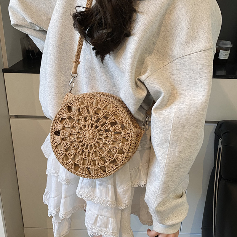 Straw beach one-shoulder bag