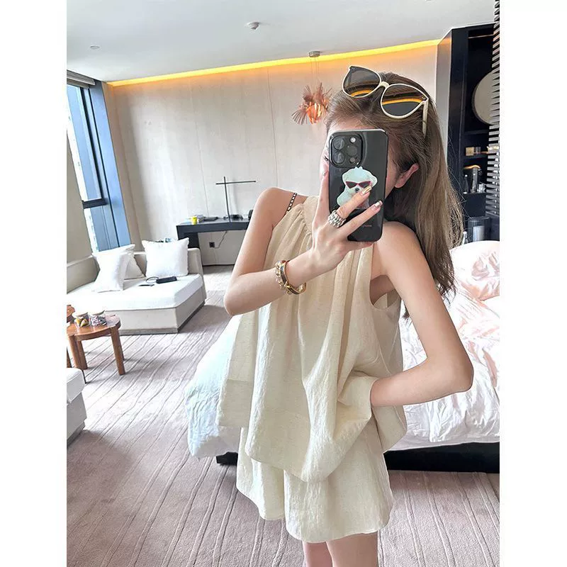 Льняной костюм молочно-белого цвета для женщин, лето 2025, корейский стиль, топ-халтер, шорты с завышенной талией, комплект из двух предметов для невысоких женщин