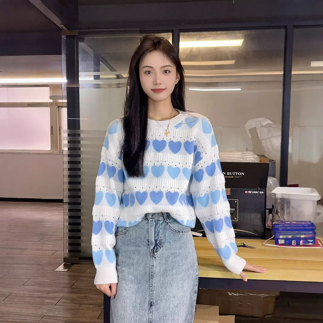 女式针织衫定制2025宽松型提花工艺爱心图案长袖圆领上衣少女风格