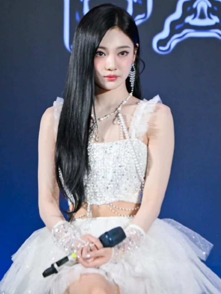 Сценический костюм в стиле k-pop: короткий топ и юбка из тюля с жемчужной цепочкой, S–XL