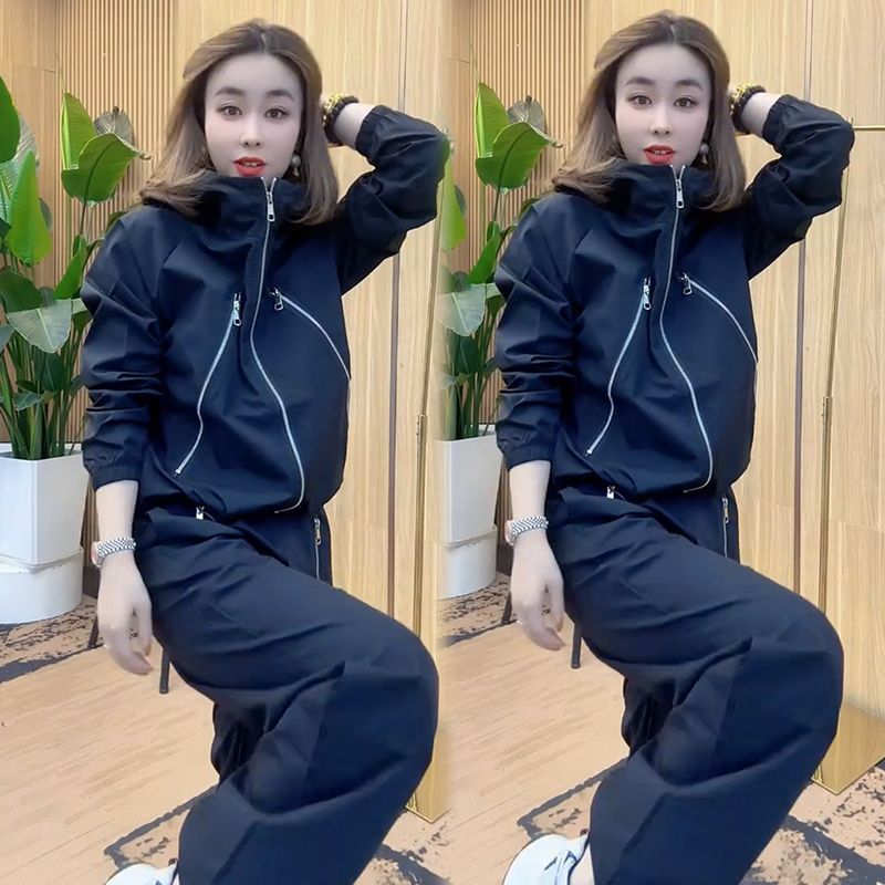 2025秋夏季新款冲锋衣套装女宽松大码气质网红显瘦百搭两件套黑色