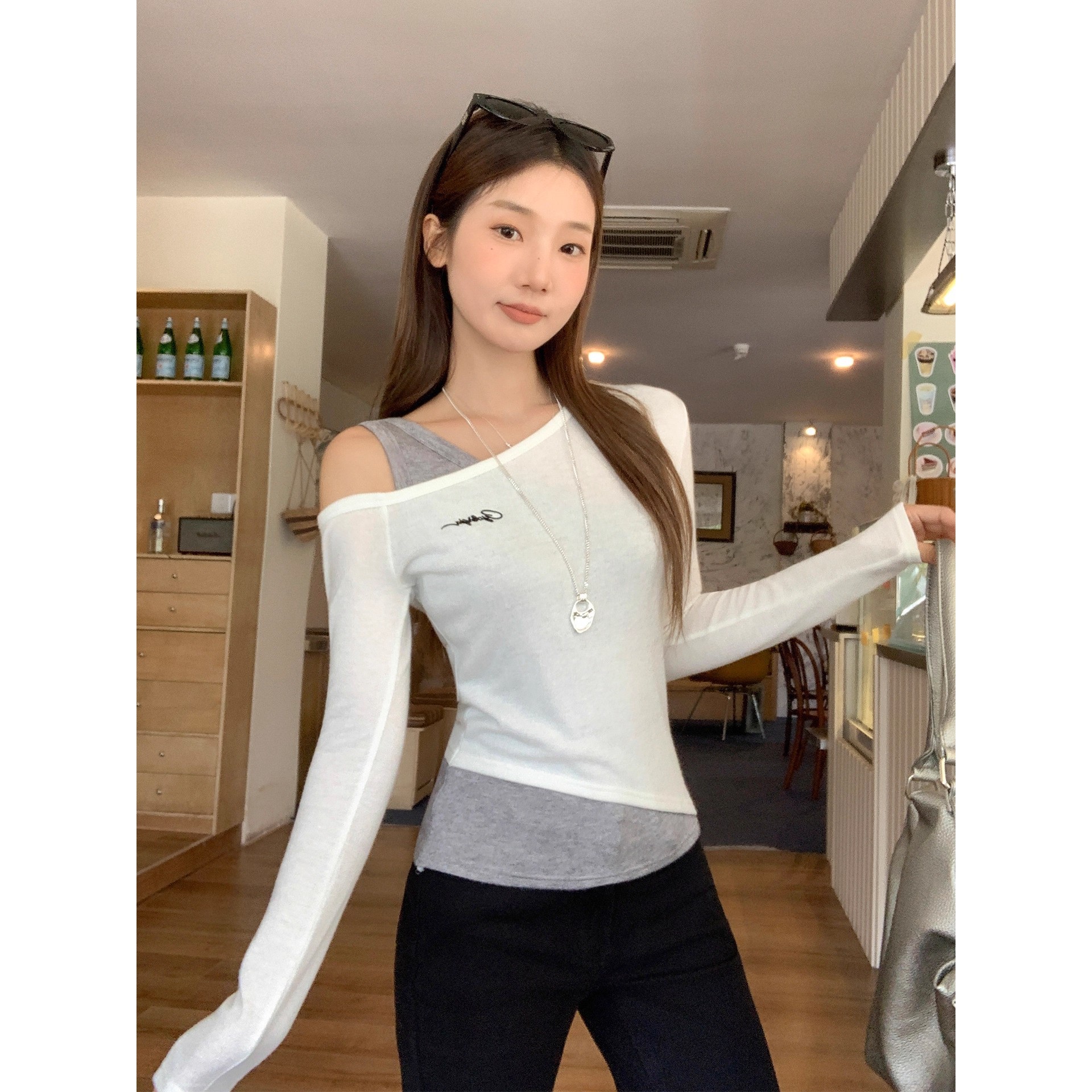清仓捡漏～专柜撤回撞色拼接假两件斜肩针织衫修身设计感露肩上衣