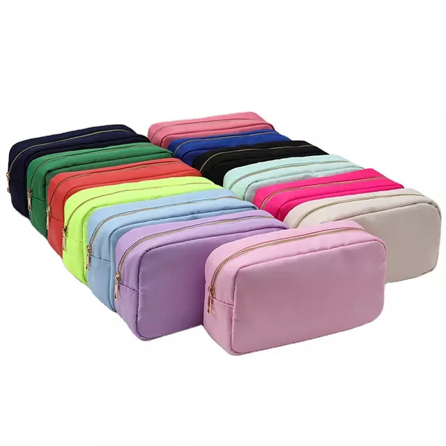 Femmes Grande Toutes Les Saisons Nylon Toile Couleur Unie Style Classique Émoroïderie Forme D'oreiller Fermeture Éclair Trousse De Maquillage display picture 1