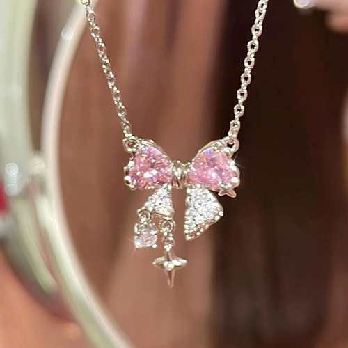 Heart-shaped butterfly knot necklace for women, light luxury niche zircon starlight lockchain with high-end design, women's necklace for Instagram