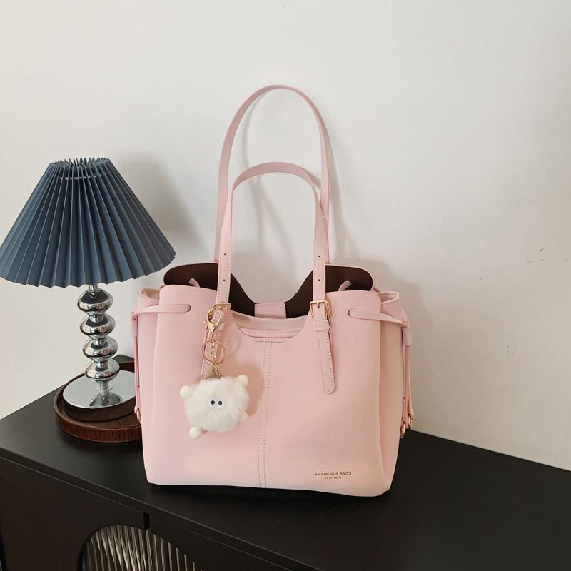 Bolsa de verano de gran capacidad para mujeres 2026 nueva moda para viajar versátil alta sensación esmerilado bolso de brazo
