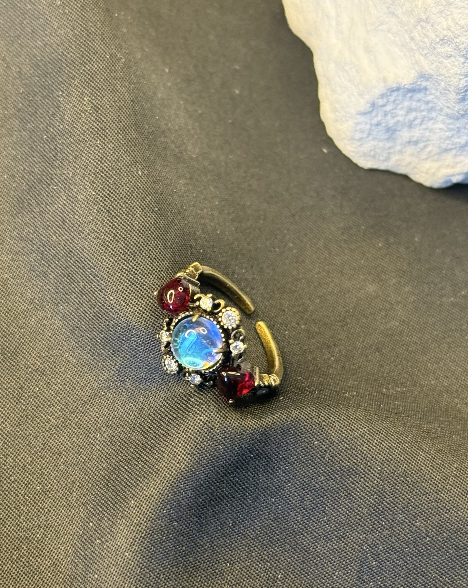 Natural Crystal And Gemstone Jewelry Brings Luck, Conveying Warmth, Clarity And Gentle Positive Energy, Making Every Day Feel Peaceful And Grounded. V_voghion.com