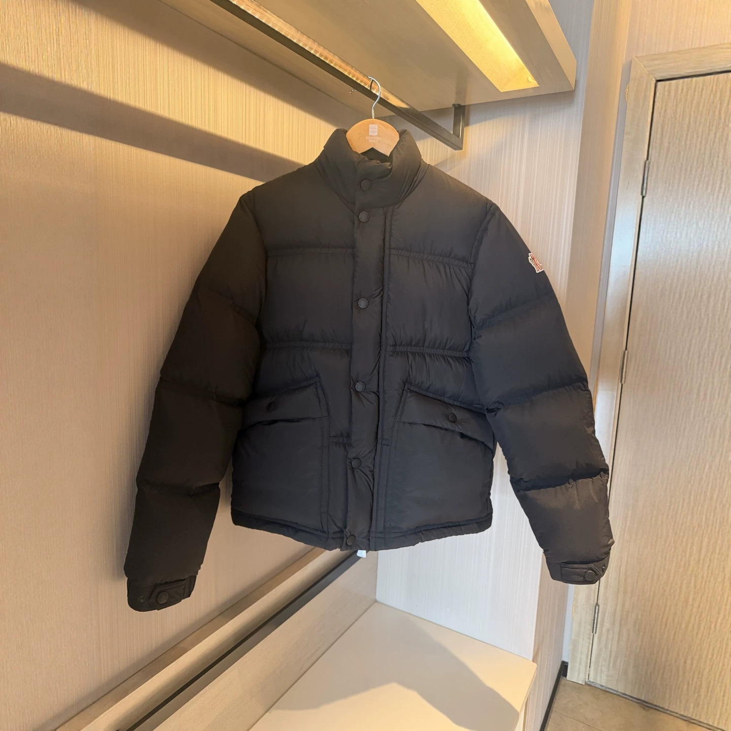 High-quality M Moncler 2026 Fall/Winter Sernur Ski Series Short Down Jacket - Dropshipping Available