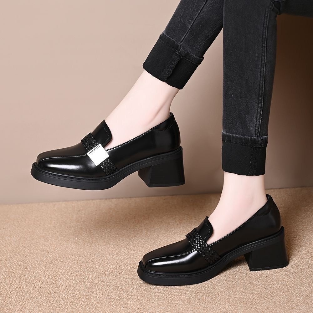 Retro zapatos de cuero cuadrados de talón grueso primavera y otoño de 2026 nuevo estilo francés universal británico zapatos de talón medio profundo
