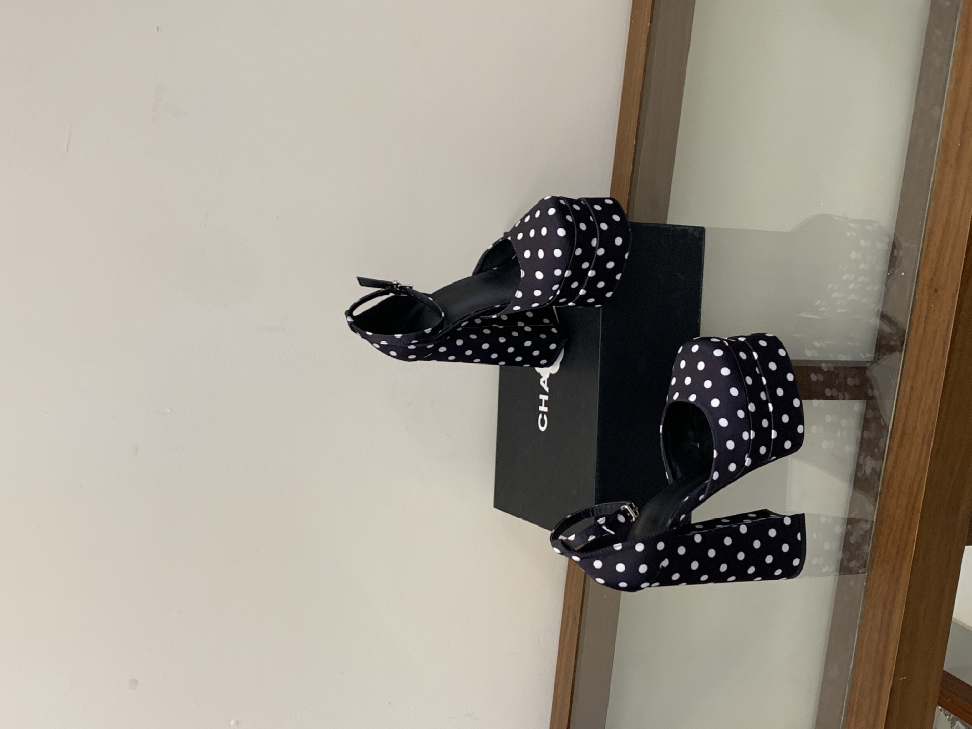 Sandal cao gót nữ mũi vuông hở mũi, gót to bản, đế platform, chất liệu satin chấm bi — màu đen chi tiết 13
