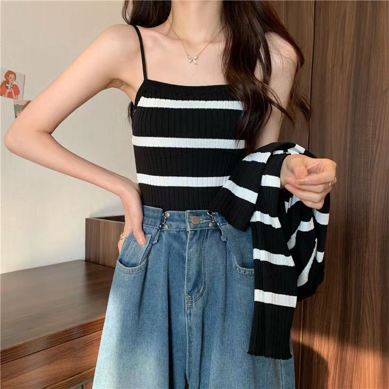 韓国の秋のストライプの2つのセットのニットの丸首の長袖のカーディガンのコートのサスペンダーのベストの女性の百合のカジュアルなファッション|undefined